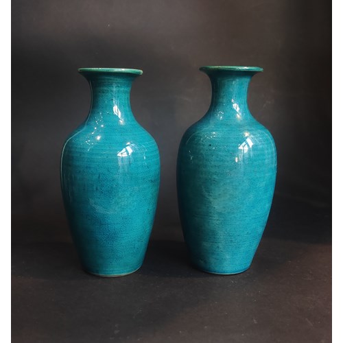 Pair of small vases in turquoise blue enameled porcelain - China period Kangxi 1662/1722
H.14,5 cm